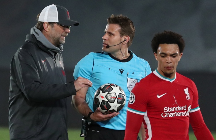 认知心理：为什么赌徒在连赢后会产生“神启”般的虚假自我效能感？（认知心理学视角：为何赌徒连胜后易产生“神启”式的虚假自我效能？）